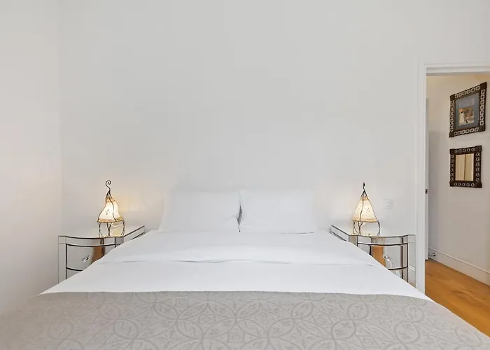 Elegant Flat In Bayswater, West London