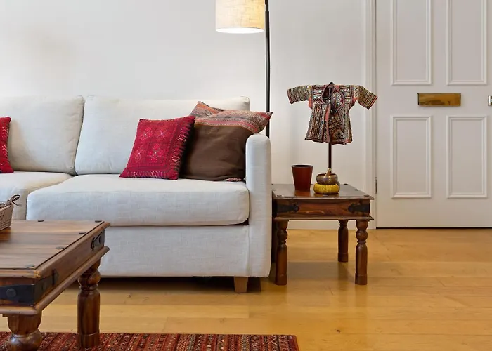Elegant Flat In Bayswater, West London